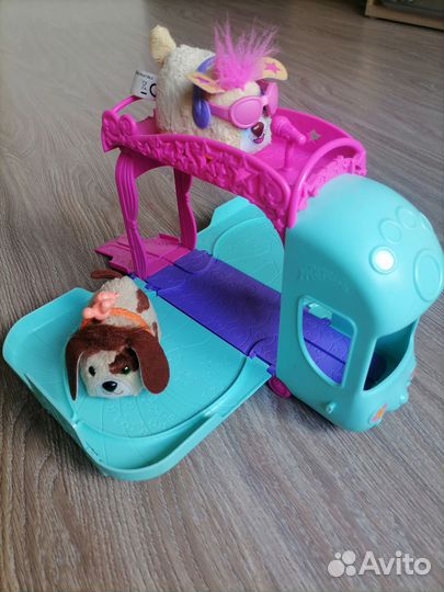 Автобус Furry Frenzies Tour Zoomin Stageсцена