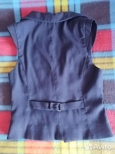 Жилетка, обувь бесплатно