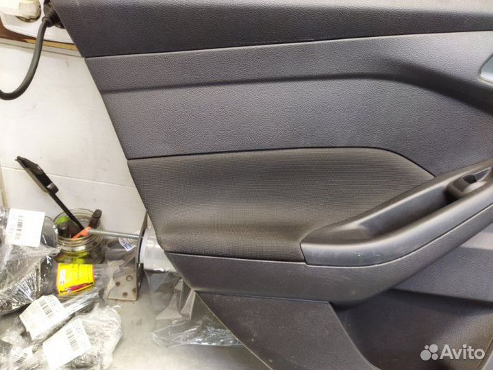 Обшивка двери задняя левая Ford Focus 3 хетчбэк