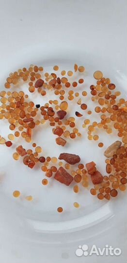 Янтарь обработанный,мелкий