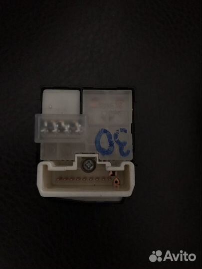 Блок управления зеркалами на Toyota