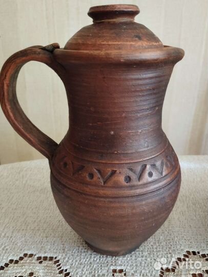 Глиняный кувшин ручной работы