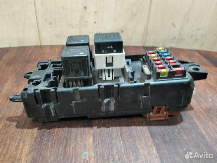 Блок предохранителей Mitsubishi Space star 1.6 4g1