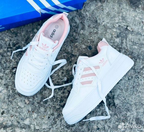 Кроссовки adidas, женские. Осенние