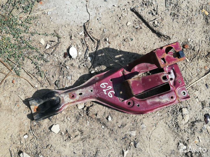 Кронштейн замка капота Mazda 626 GE 91-97 гг