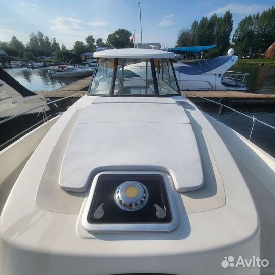 Катер Delphia 1050