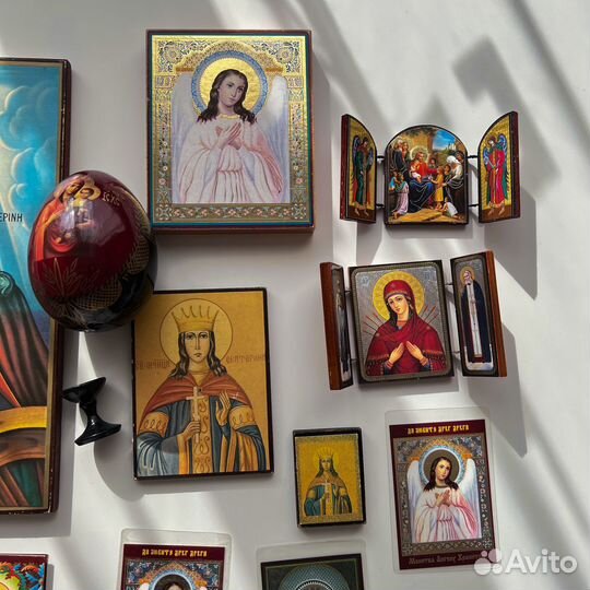 Иконы и яйцо иконописное