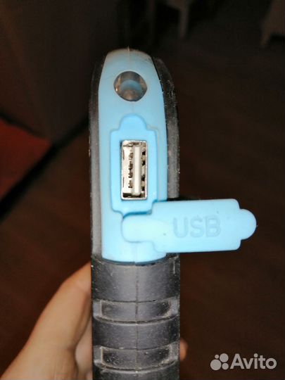 Пауэрбанк на солнечной батарее с фонарём