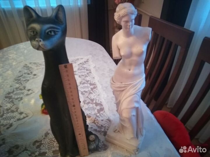 Статуэтки Венера и подсвечник кошка пакетом