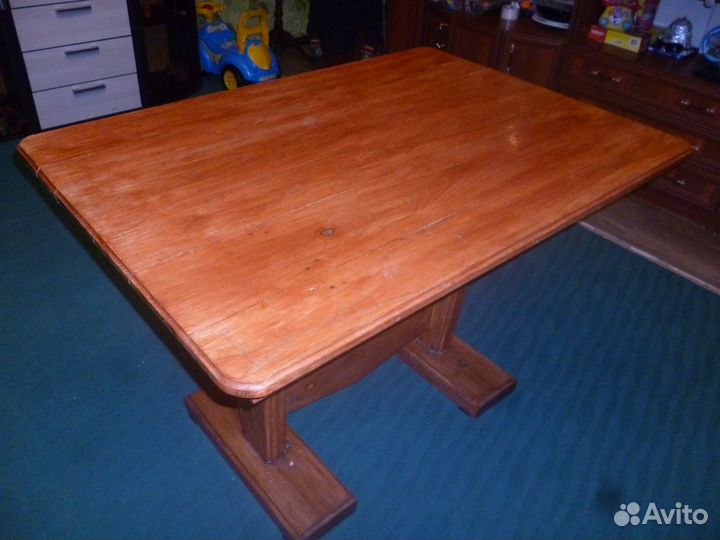 Стол кухонный