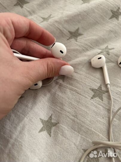 Наушники Apple EarPods with Lightning