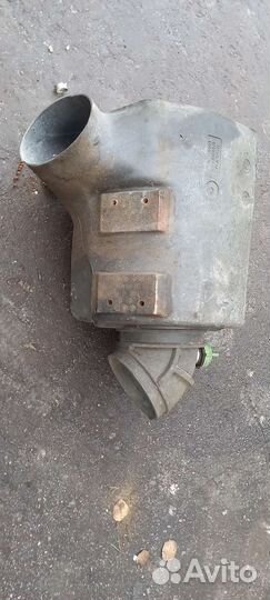 Корпус воздушнооо фильтра на грузовик volvo