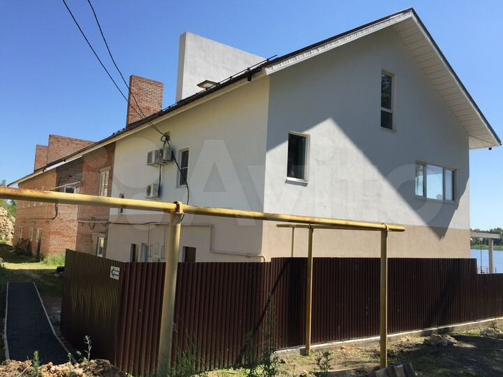 Таунхаус 180 м² на участке 1 сот.