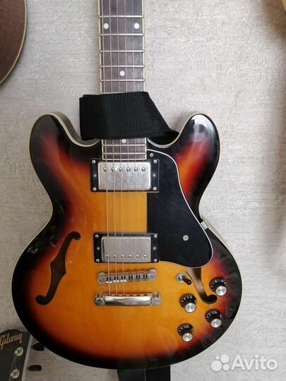 Полуакустическая электро гитара