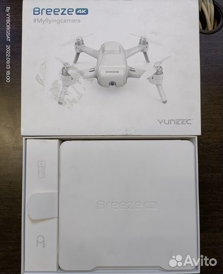 Квадрокоптер Yuneec Breeze 4K