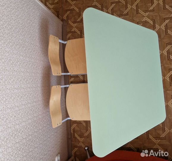 Детский стол и 2 стула