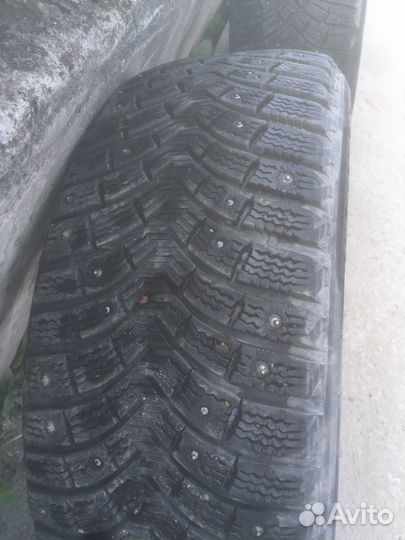 Michelin X-Ice North 2 215/55 R17