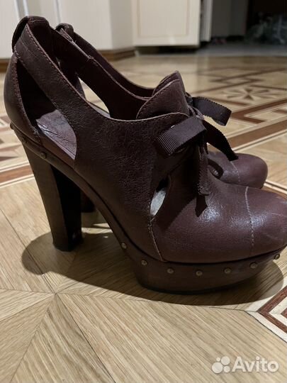 Винтажные батальоны, UGG