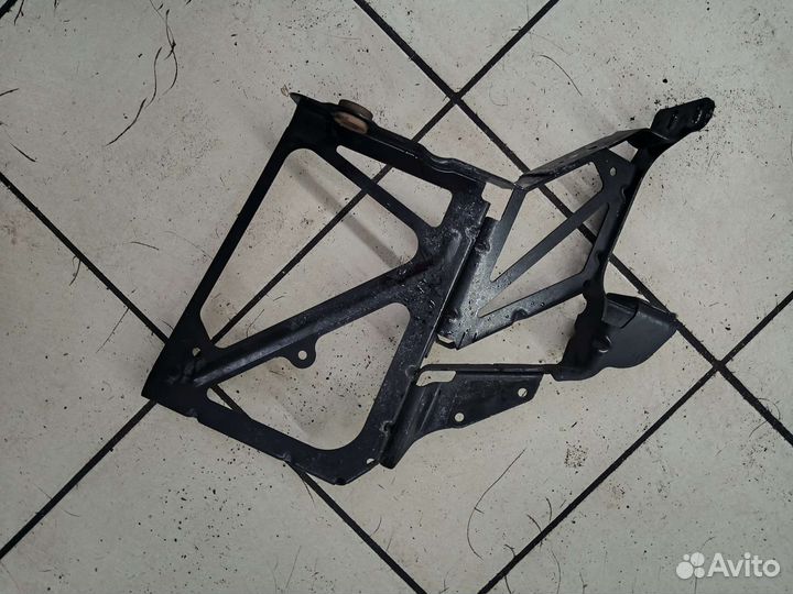 Кронштейн дополнительного радиатора Audi A6c7