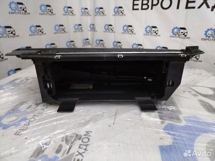 Бардачок (вещевой ящик) Bmw 520D E61 M57N2 2006