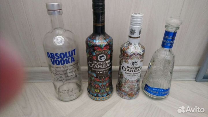 Бутылки из под Водки.