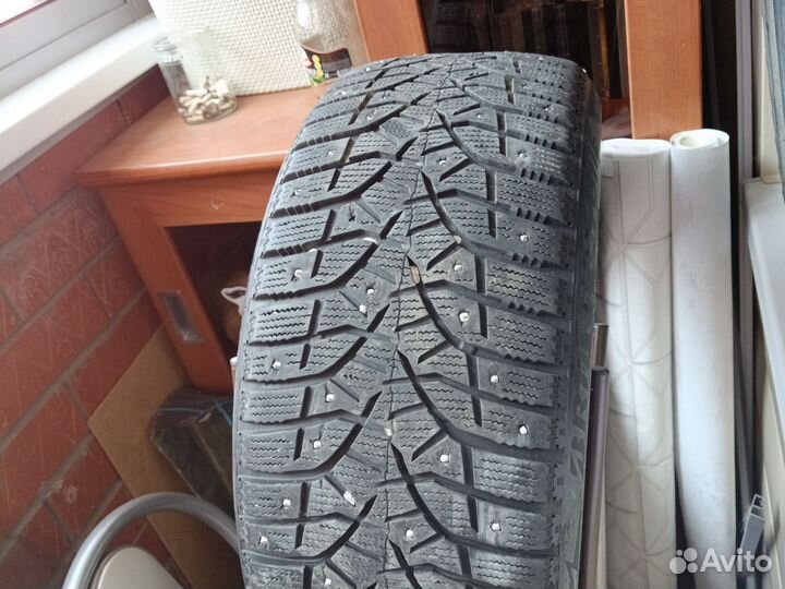 Bridgestone Blizzak Spike-02 24.5/45 R18 96