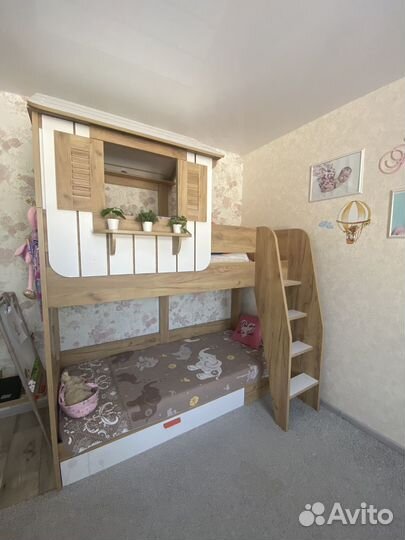 Кровать двухъярусная