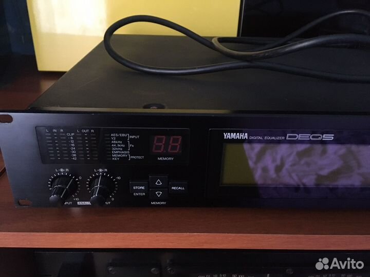 Yamaha digital equalizer DEQ5