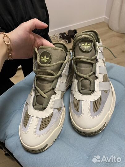 Кроссовки adidas