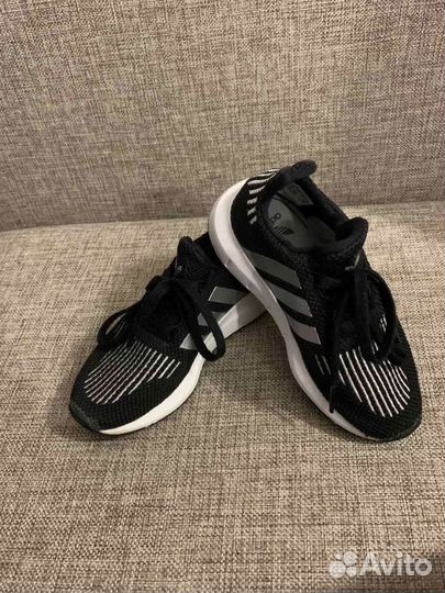 Кроссовки adidas 28