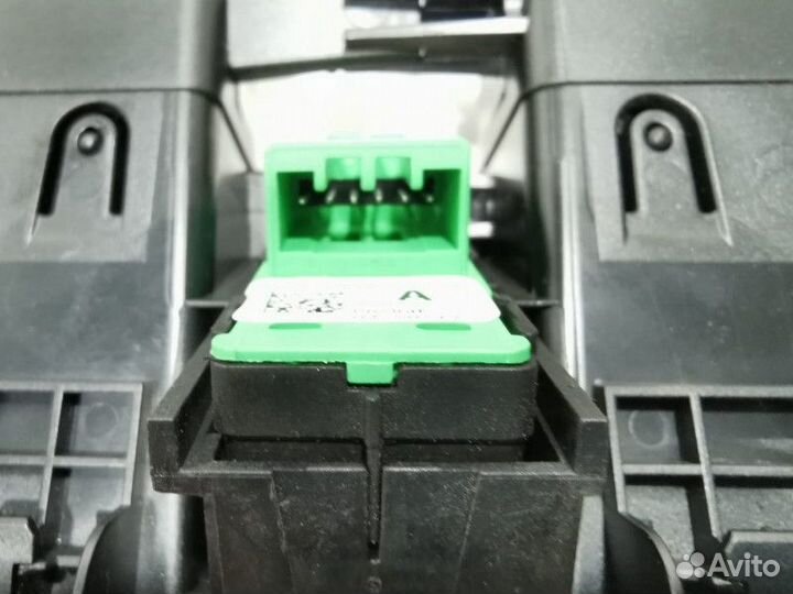 Дефлектор обдува салона Land Rover LR094715