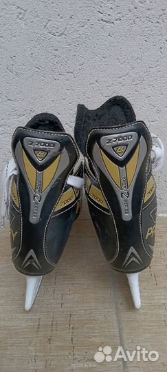 Коньки хоккейные