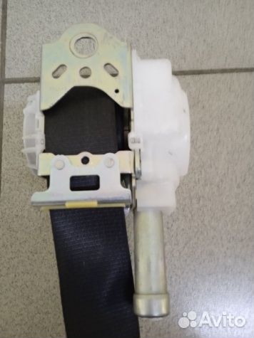 Правый ремень безопасности Toyota Corolla