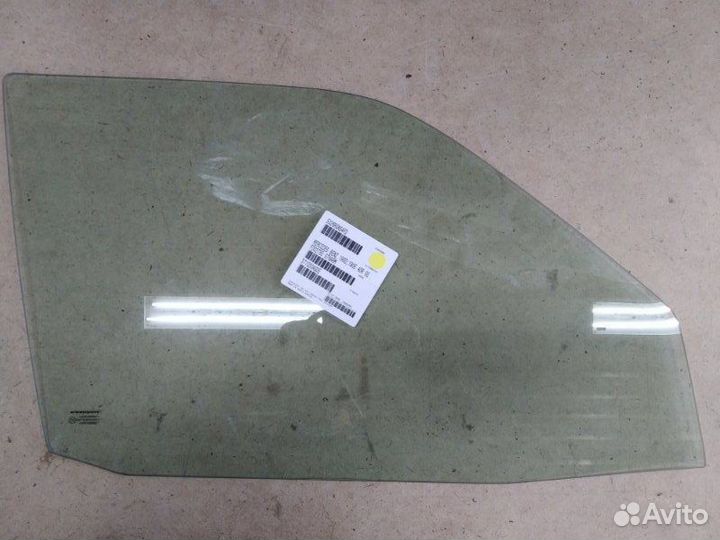 Стекло двери переднее правое Mercedes-Benz W201