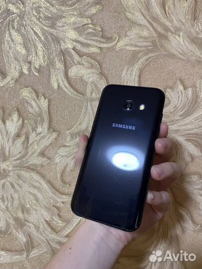 Телефон Samsung galaxy a3 2017