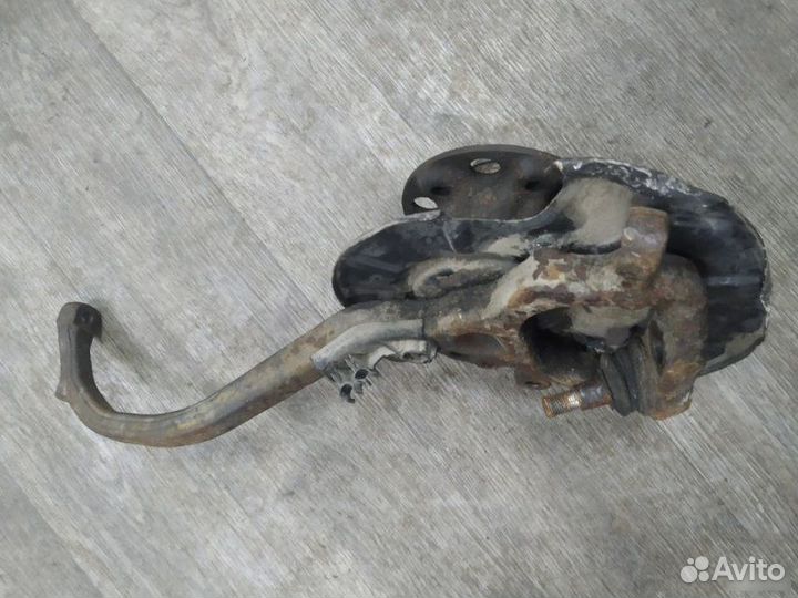 Кулак поворотный левый Mercedes-Benz S W220