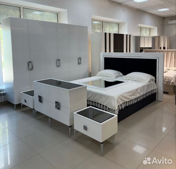 Спальный гарнитур