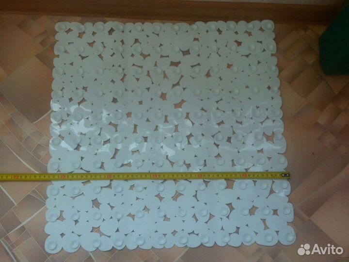 Коврик с присосками новый