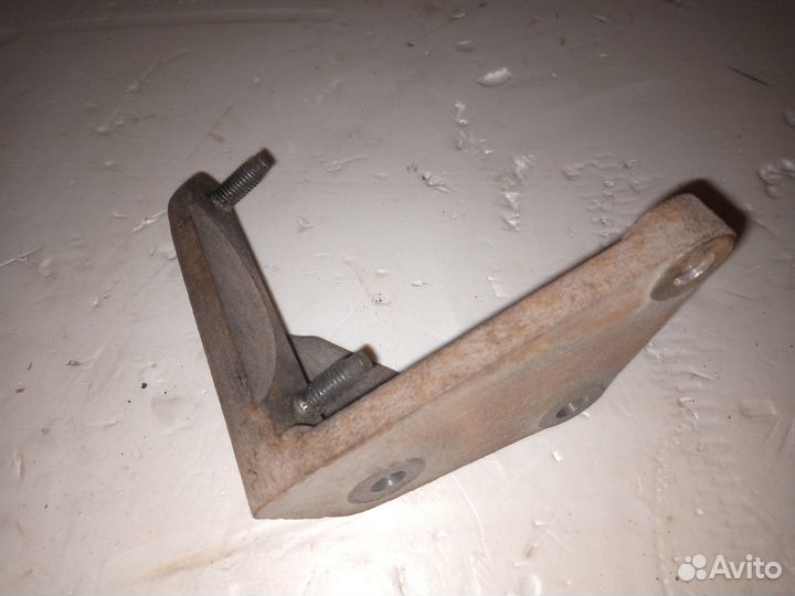 Кронштейн промежуточного вала Ford Fiesta 4MK