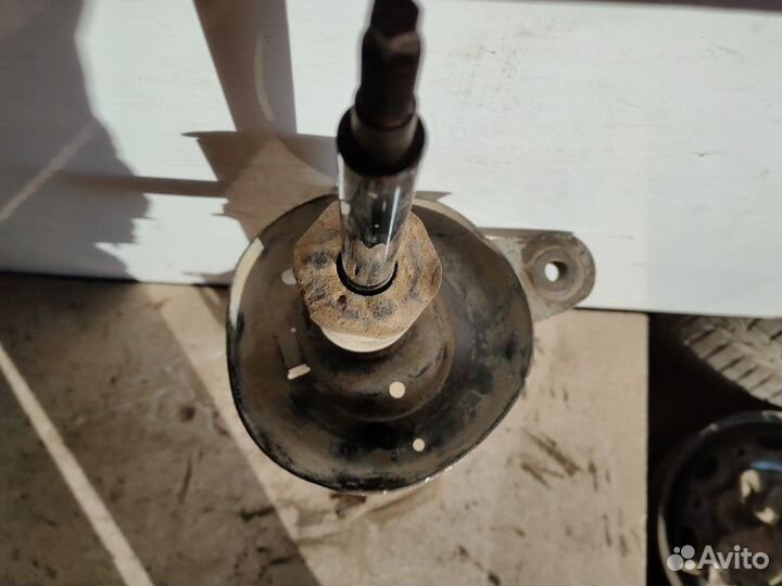 Кулак поворотный передний левый передний левый