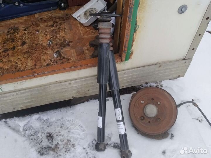 Задние стойки Кия Рио 2