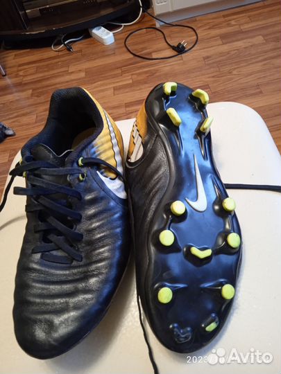 Футбольные бутсы