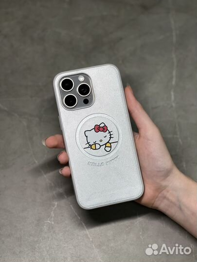 Сумки и чехлы Hello Kitty (для 15 серии iPhone)