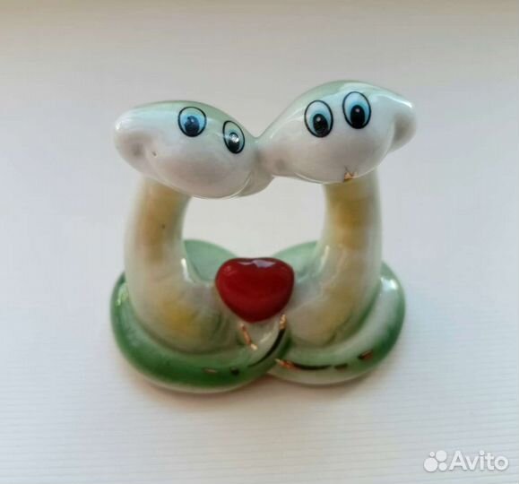 Сувенир змейки любви