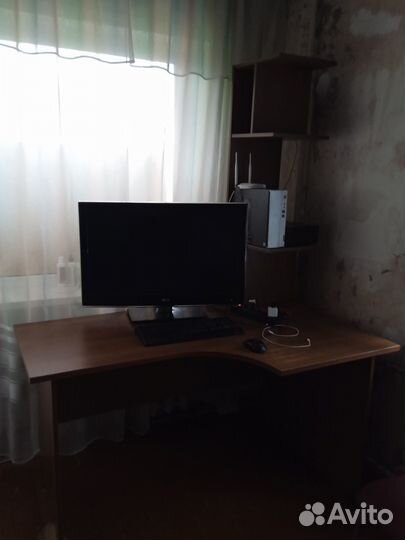 Продам компьютерный стол