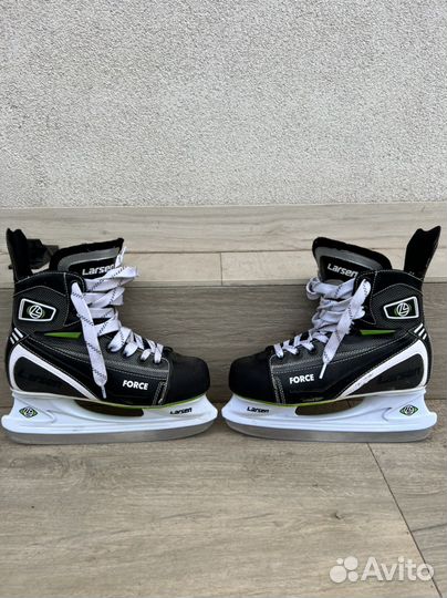 Коньки хоккейные