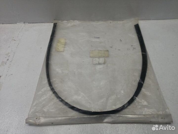 Молдинг лобового стекла Nissan Pathfinder R51M