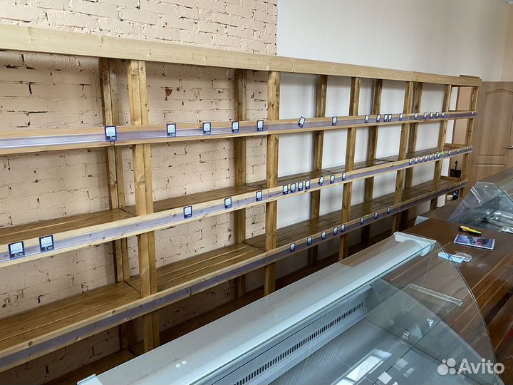 Деревянные стеллажи