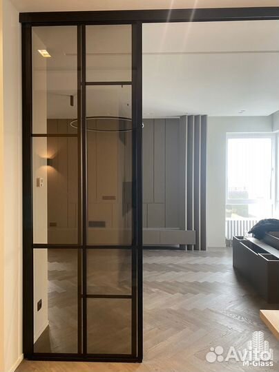 Стеклянная дверь