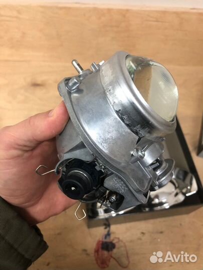 Штатные адаптивные ксеноновые линзы для фар Lexus